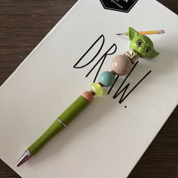 Disney Doorables: Star Wars: Yoda handmade beaded pen - Picture 3 of 3